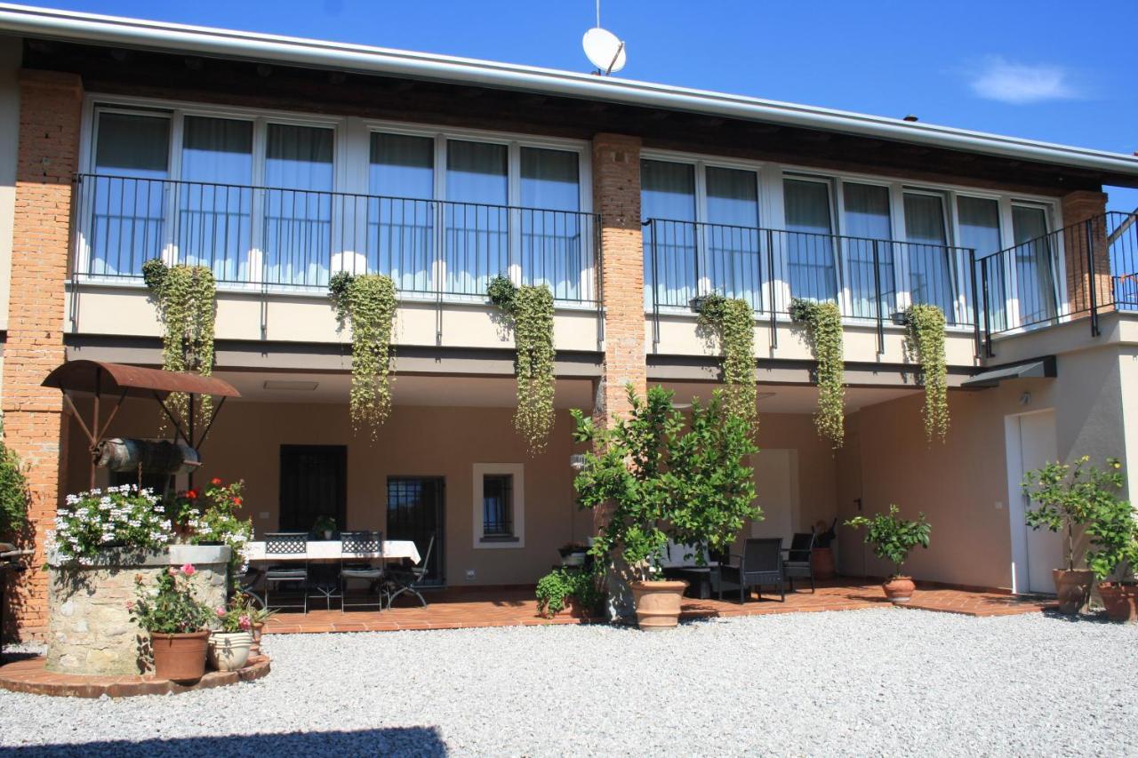 Cascina San Martino Bed & Breakfast Passirano Exterior photo