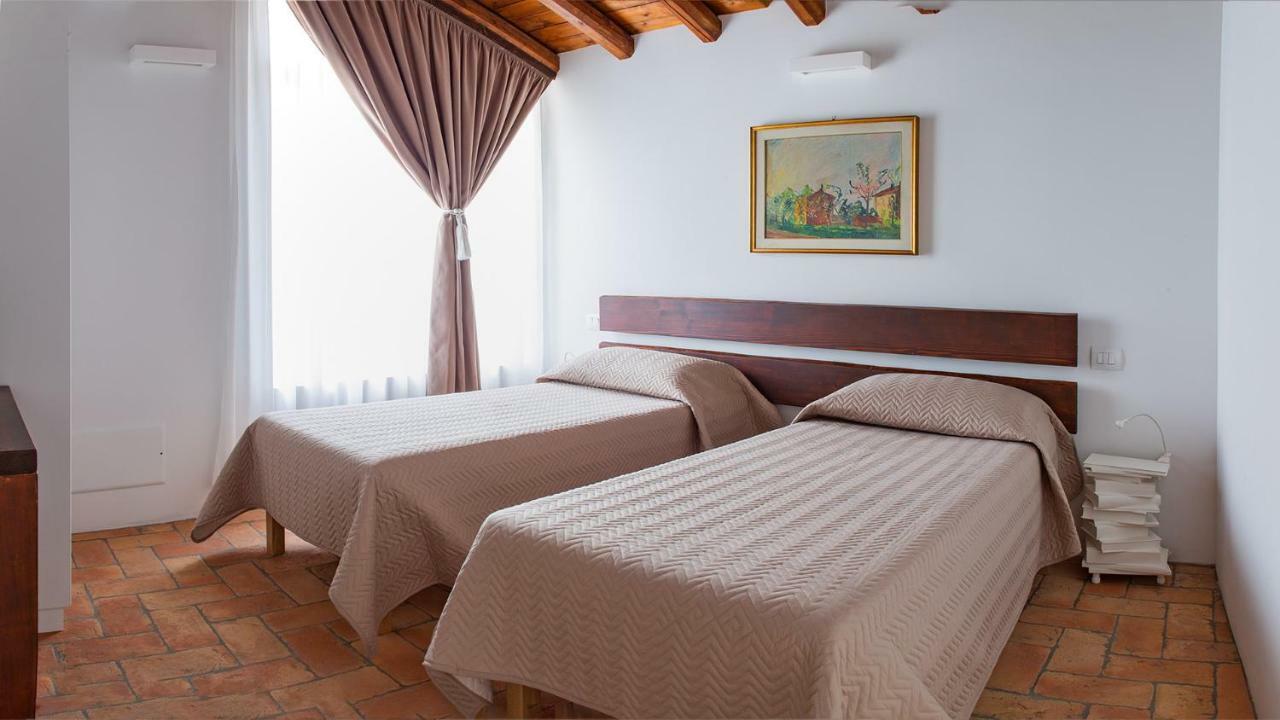 Cascina San Martino Bed & Breakfast Passirano Exterior photo