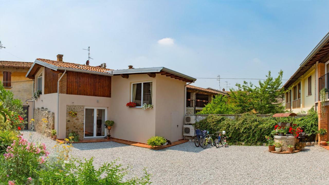 Cascina San Martino Bed & Breakfast Passirano Exterior photo